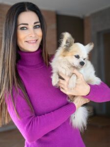 romeo il chihuahua di manuela arcuri ha raggiunto il ponte dell arcobaleno l addio commovente dell attrice